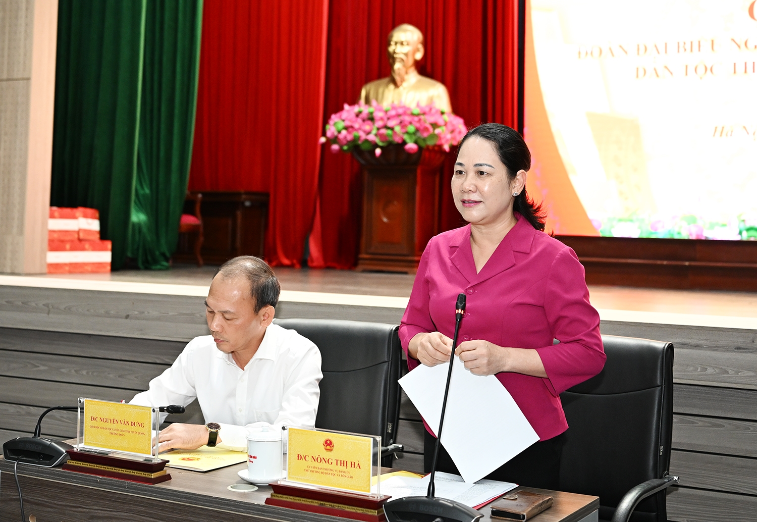 Thứ trưởng Nông Thị Hà chủ trì buổi gặp mặt Đoàn đại biểu Người có uy tín tiêu biểu trong đồng bào dân tộc thiểu số tỉnh Tuyên Quang 