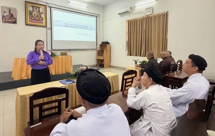 Hội nghị tập huấn không chỉ cung cấp kiến thức pháp luật mà còn tạo không gian trao đổi, chia sẻ kinh nghiệm thực tiễn giữa các cơ sở tôn giáo, góp phần hiện thực hóa các cam kết bảo vệ môi trường thành hành động cụ thể, thường xuyên trong đời sống tâm linh và cộng đồng