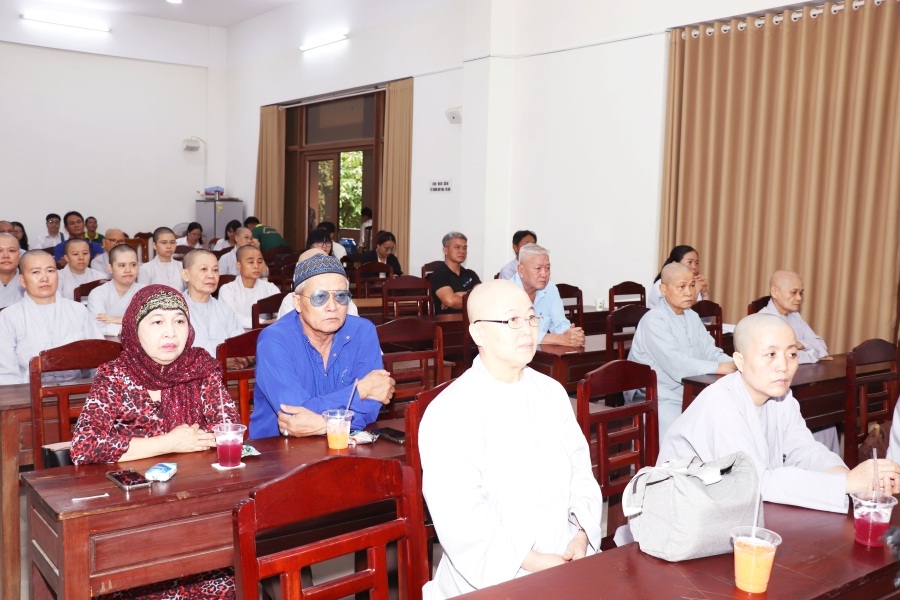 Chức sắc, chức việc các tôn giáo tham dự Hội nghị