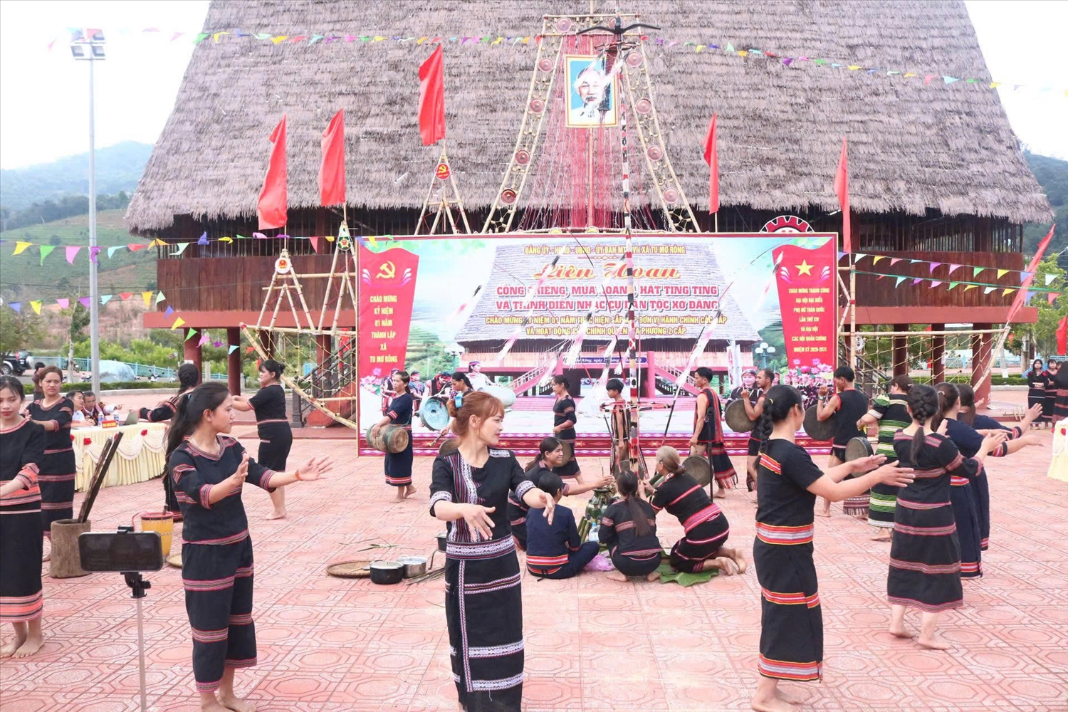 Giá trị di sản văn hóa các dân tộc thiểu số được gắn với phát triển du lịch nông thôn, vừa tạo sinh kế, nâng cao thu nhập cho người dân, vừa góp phần bảo tồn và phát huy bản sắc văn hóa truyền thống
