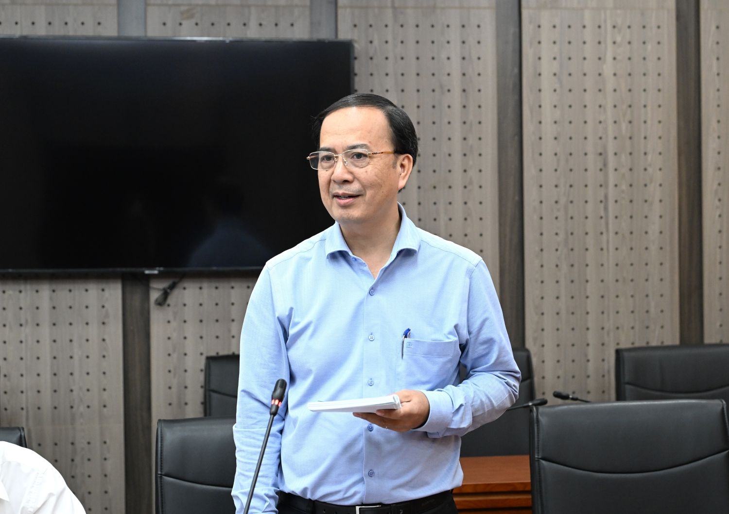 Ông Nguyễn Anh Tuấn, Phó Trưởng ban Ban Thi đua khen thưởng Trung ương, Bộ Nội vụ phát biểu tại cuộc họp