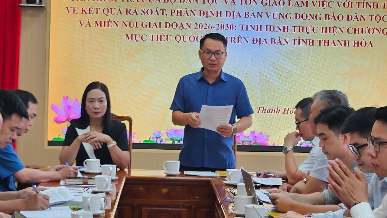 Ông Hà Việt Quân, Chánh Văn phòng Quốc gia về Dân tộc và Miền núi, phát biểu tại buổi làm việc với tỉnh Thanh Hóa về triển khai các Chương trình Mục tiêu quốc gia