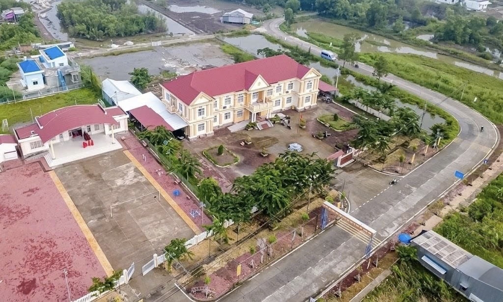 Hệ thống giao thông nông thôn xã Thanh Tùng từng bước được đầu tư, nâng cấp, tạo thuận lợi cho người dân đi lại, giao thương và phát triển kinh tế