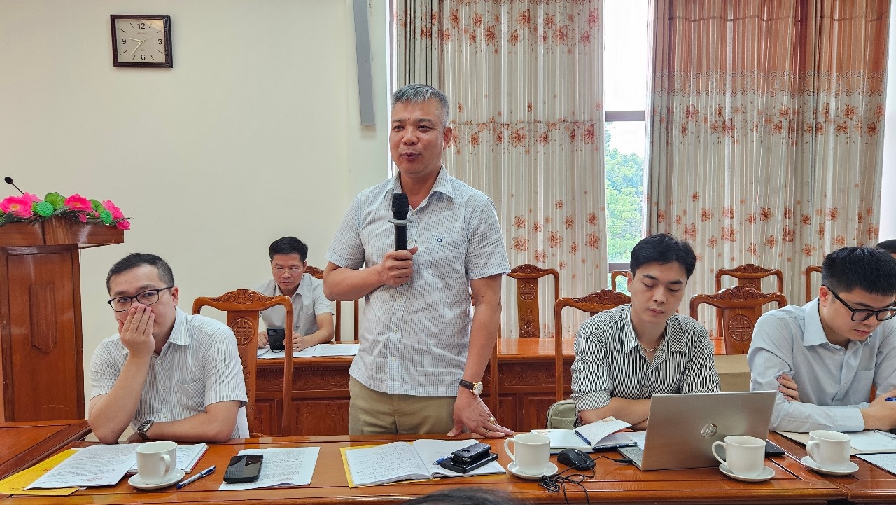 Đại diện Bộ Quốc phòng trao đổi về các chính sách hỗ trợ việc làm, phát triển sinh kế, góp phần nâng cao thu nhập và ổn định đời sống đồng bào DTTS và miền núi thông qua các Chương trình Mục tiêu quốc gia