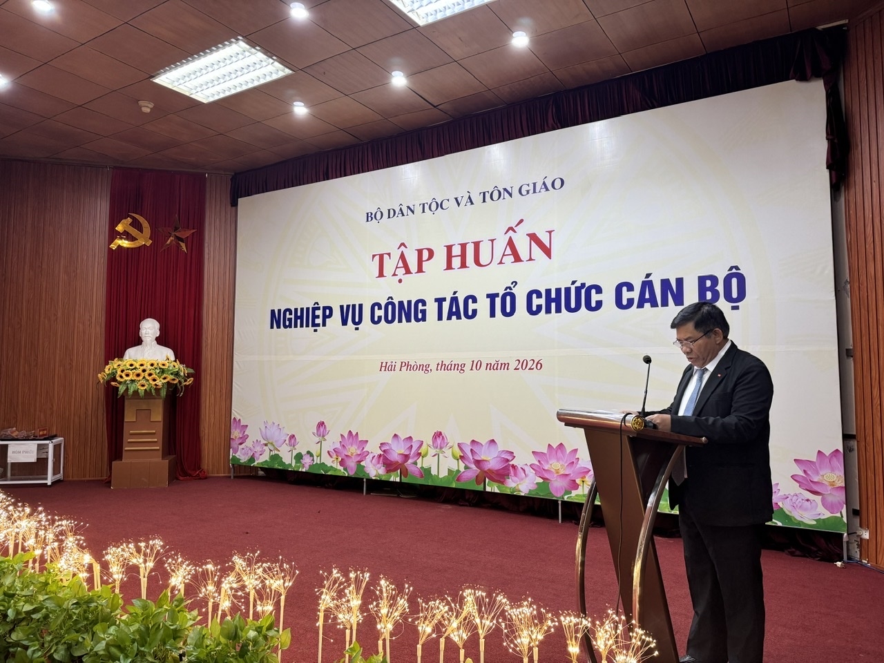 Thứ trưởng Y Thông tham dự và phát biểu khai mạc