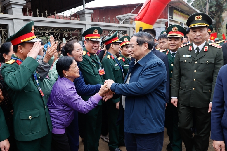 Thủ tướng Phạm Minh Chính đến dự lễ khởi công dự án Trường liên cấp Cẩm Thạch - Ảnh: VGP/Nhật Bắc
