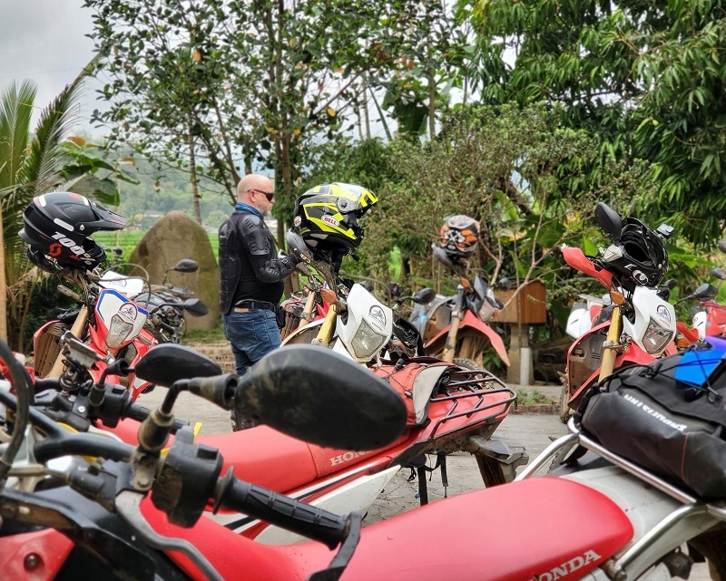 Khách du lịch nước ngoài tại không gian của MuongLo Farmstay