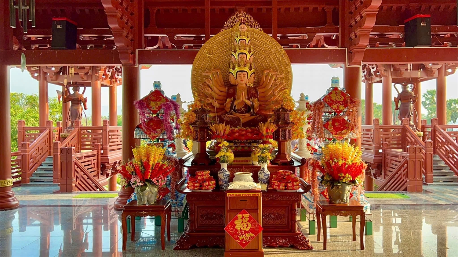 The statue of the Goddess of Mercy (Quan Am) is located at Lau Pagoda