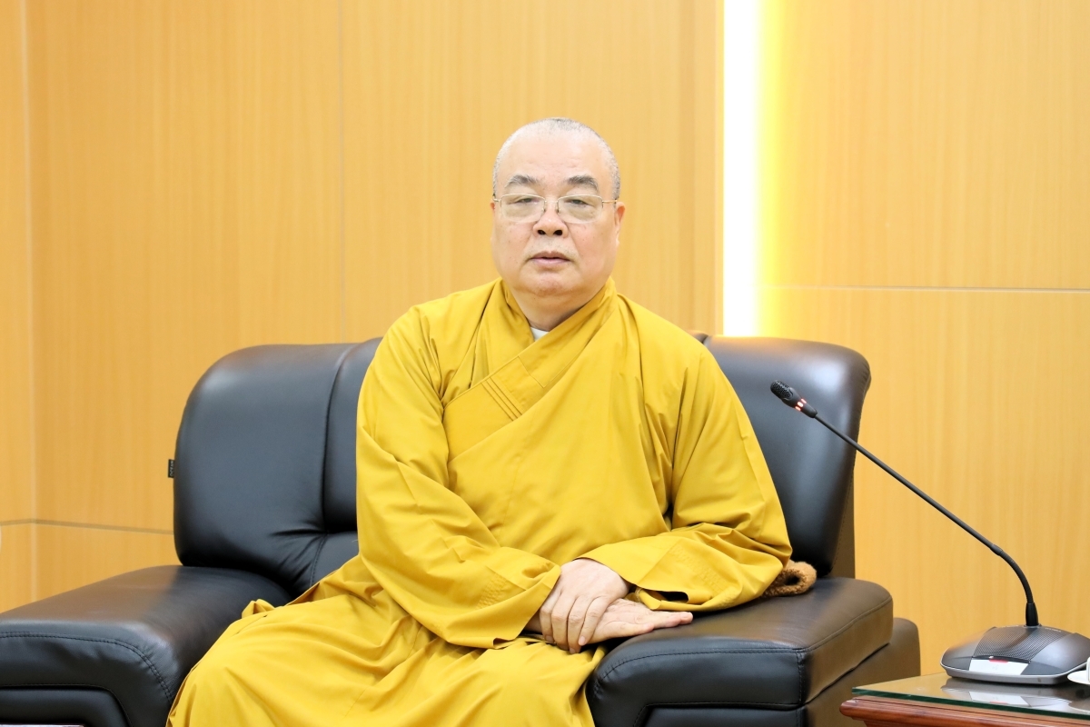 Hòa thượng Thích Thanh Nhiễu, Phó Chủ tịch Thường trực Hội đồng Trị sự GHPGVN gửi lời chúc mừng năm mới tới Bộ trưởng Đào Ngọc Dung, các Thứ trưởng cùng cán bộ, công chức, viên chức, người lao động thuộc Bộ Dân tộc và Tôn giáo