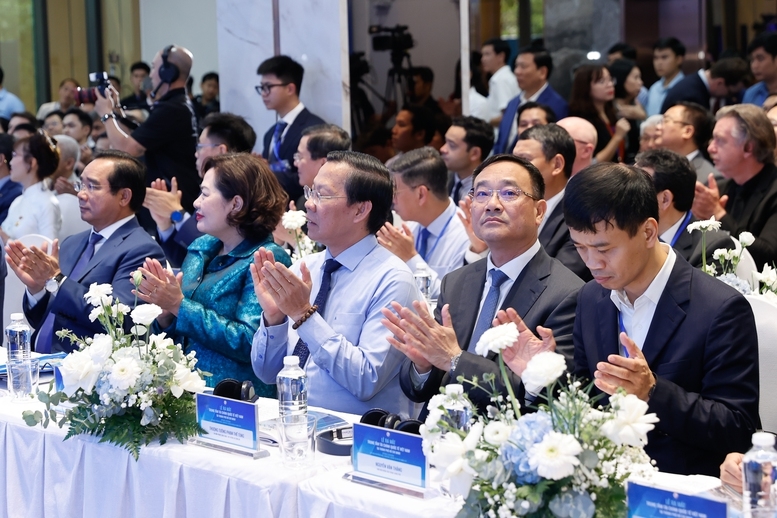 Các đại biểu tham dự lễ ra mắt Trung tâm Tài chính Quốc tế Việt Nam tại Thành phố Hồ Chí Minh - Ảnh: VGP/Nhật Bắc