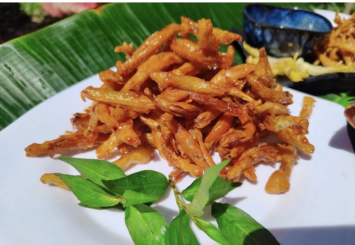 Món cá cơm chay từ hoa chuối của người Tây Ninh