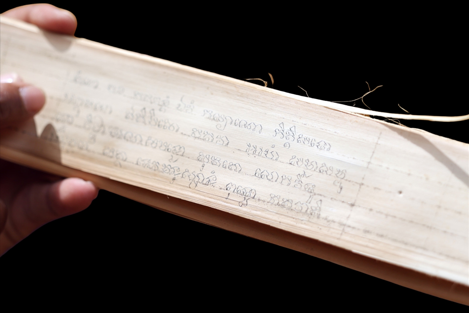 Kinh lá buông dấu ấn của văn hóa Phật Giáo Nam Tông