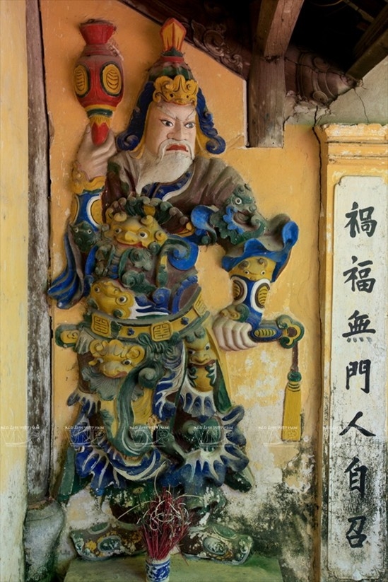 One of the two relief clay statues on either side of the gable of Nom pagoda