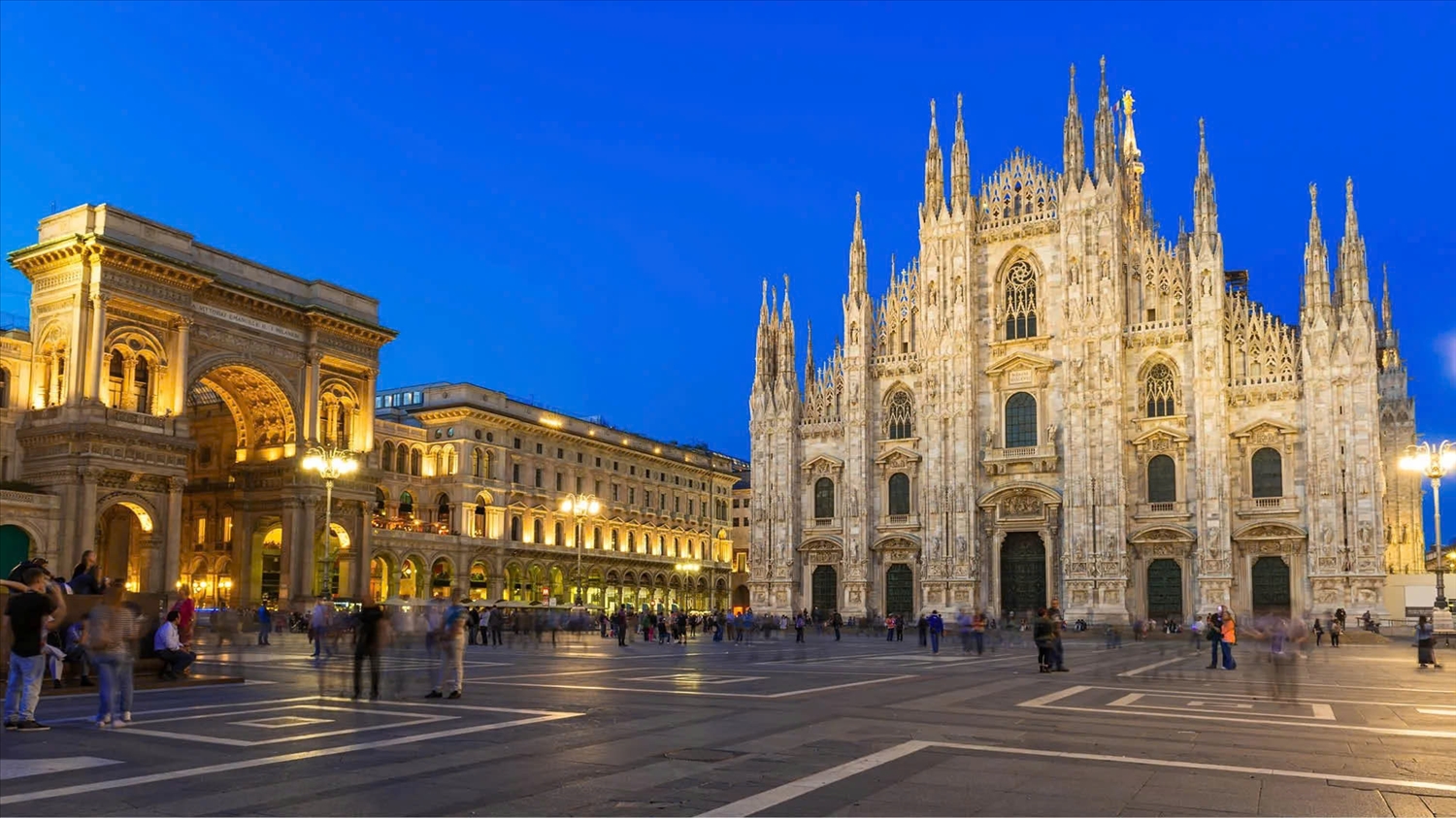 Nhà thờ chính tòa Milano hay còn gọi là Duomo di Milano, tọa lạc tại thành phố Milano, miền Bắc, I-ta-li-a