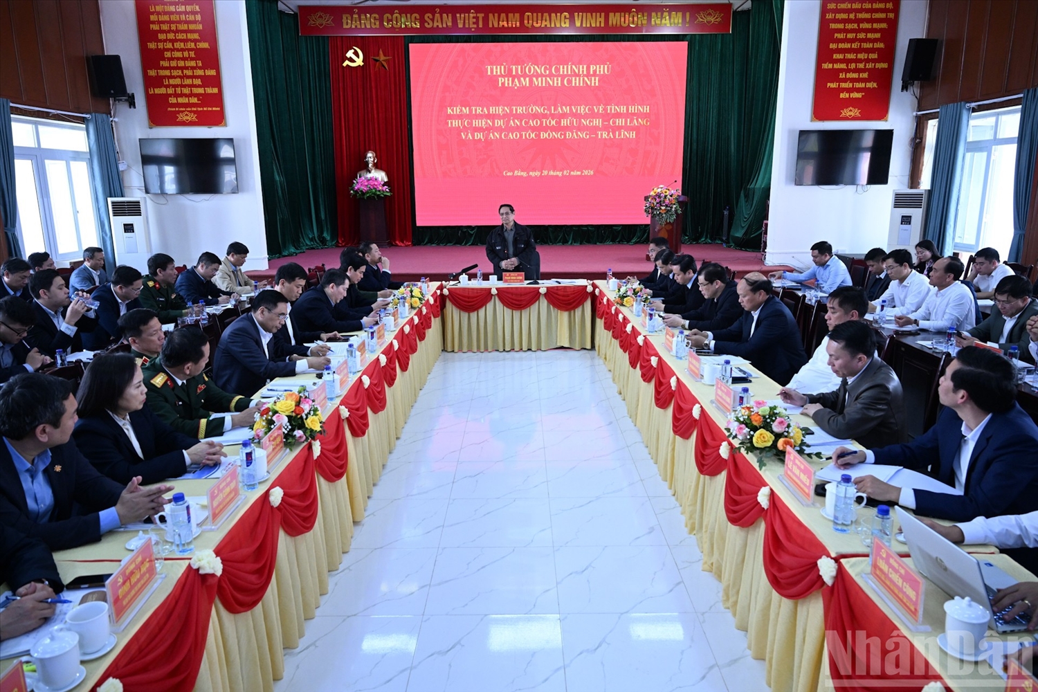 Thủ tướng Phạm Minh Chính chủ trì cuộc họp với các bộ, ngành, lãnh đạo 2 tỉnh Lạng Sơn và Cao Bằng