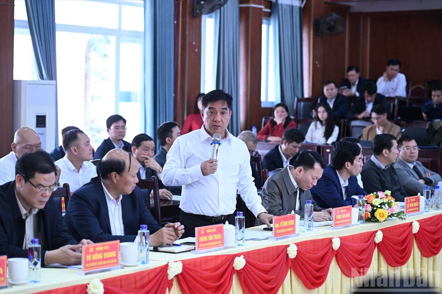 Chủ tịch Hội đồng quản trị Tập đoàn Đèo Cả Hồ Minh Hoàng phát biểu tại buổi làm việc.