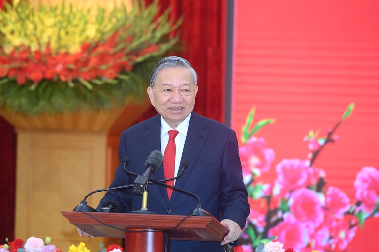 Tổng Bí thư Tô Lâm phát biểu tại buổi gặp mặt, chúc tết cán bộ, công chức, người lao động Văn phòng Trung ương Đảng. (Ảnh: ĐĂNG KHOA)