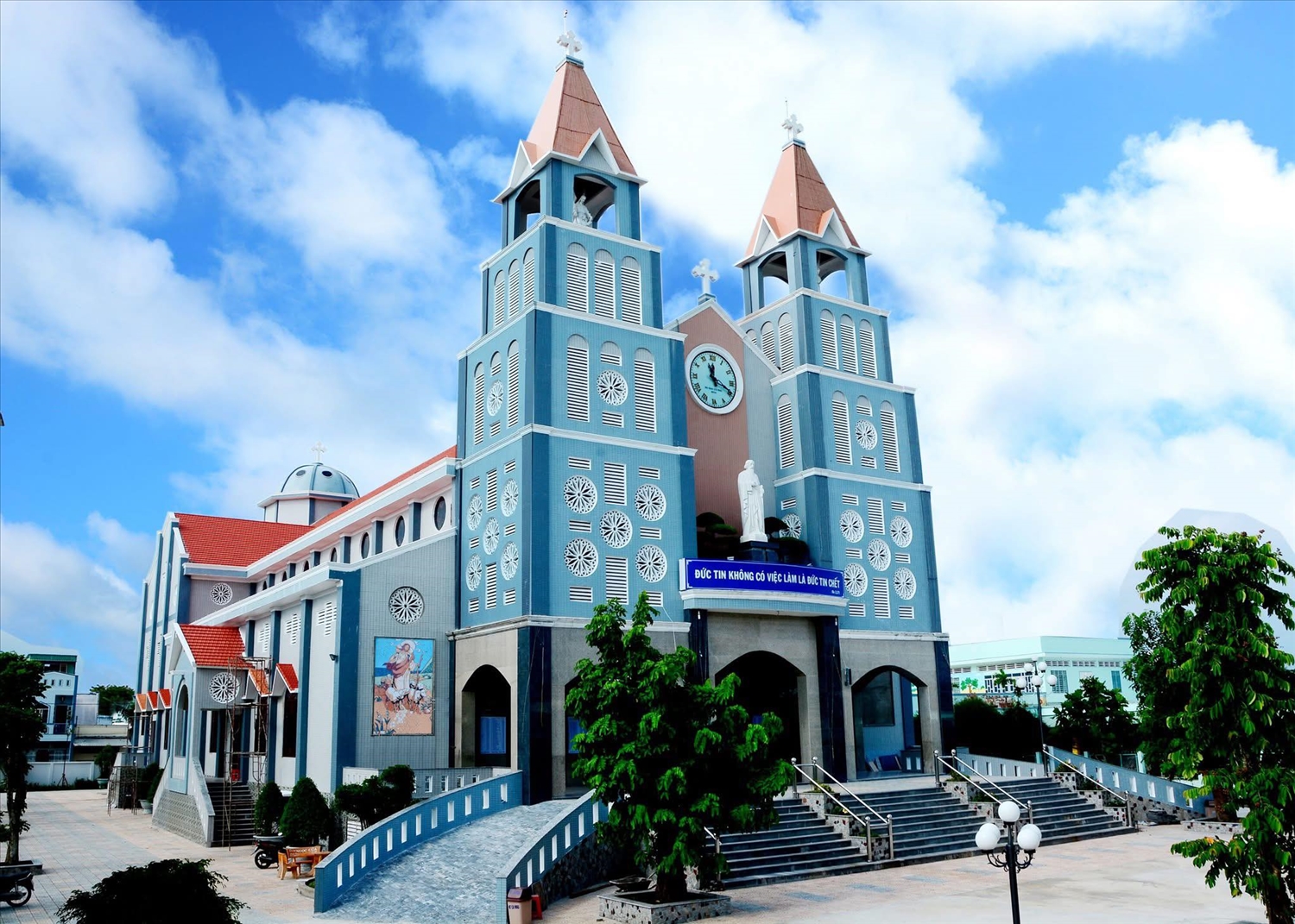 Nhà thờ giáo xứ họ đạo Cà Mau