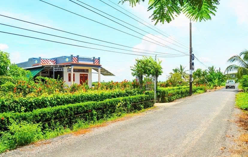 Linh mục Phaolô Nguyễn Văn Vinh là người tích cực vận động bà con tham gia phong trào xây dựng nông thôn mới