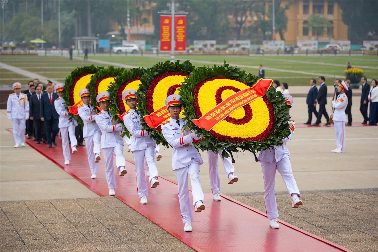 Lãnh đạo Đảng, Nhà nước viếng Chủ tịch Hồ Chí Minh nhân kỷ niệm 96 năm Ngày thành lập Đảng Cộng sản Việt Nam - Ảnh: VGP/Nhật Bắc
