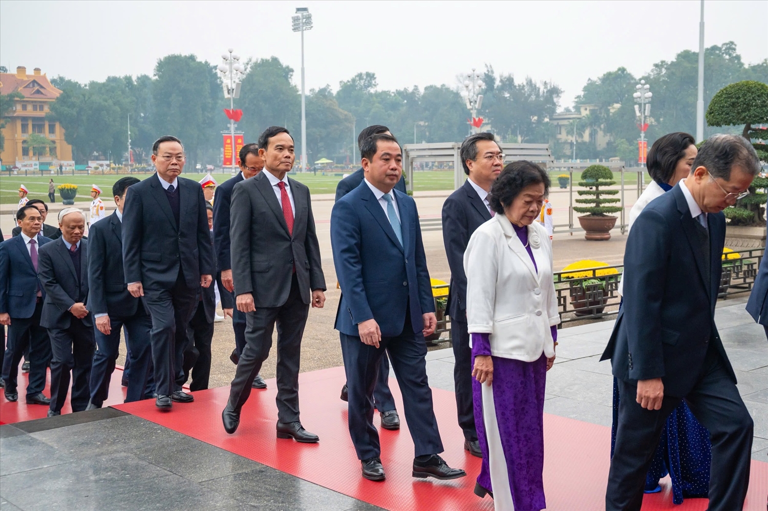 Lãnh đạo Đảng, Nhà nước vào Lăng viếng Chủ tịch Hồ Chí Minh nhân kỷ niệm 96 năm Ngày thành lập Đảng Cộng sản Việt Nam 3
