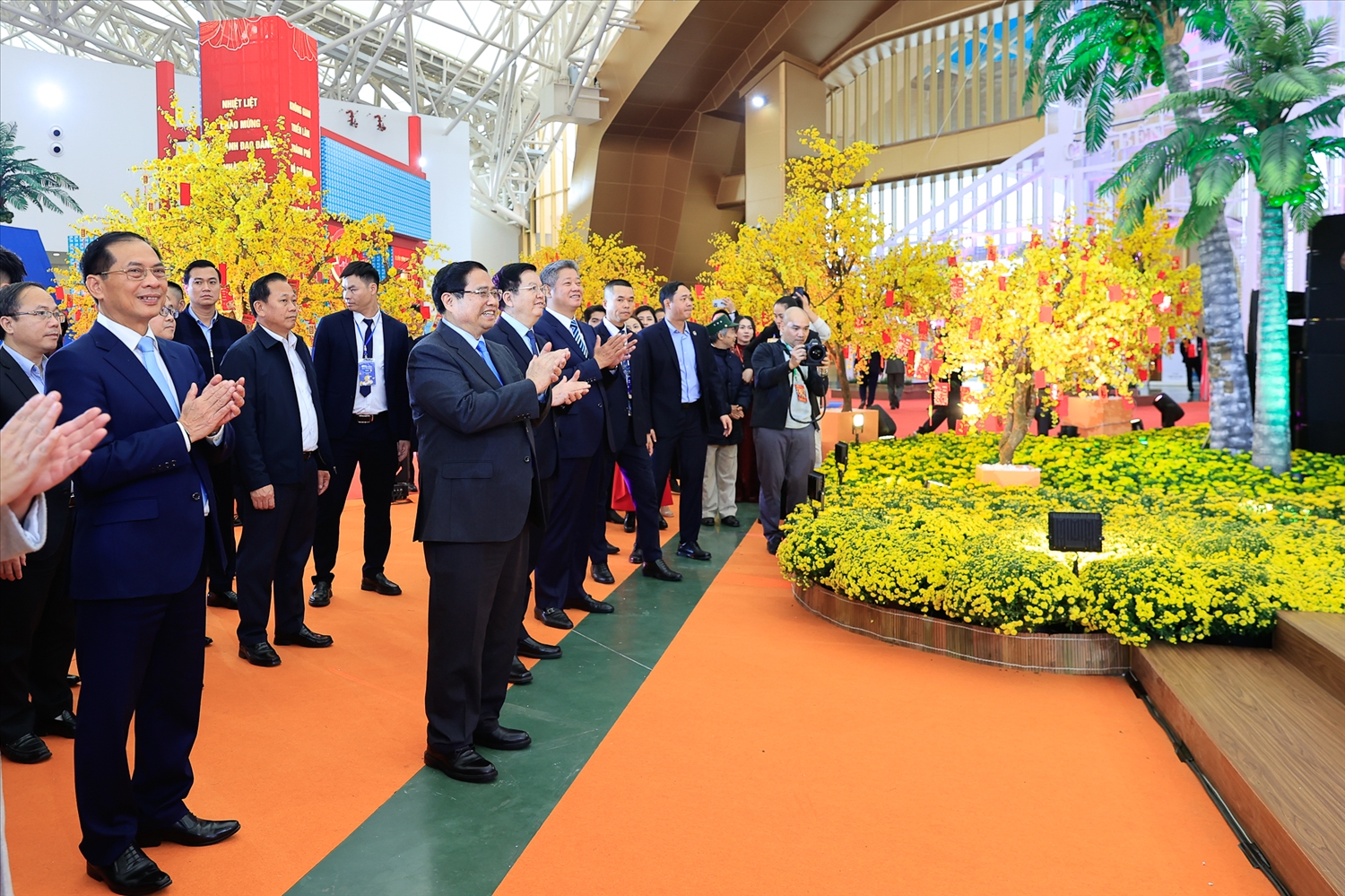 Thủ tướng khai mạc Hội chợ Mùa Xuân lần thứ nhất năm 2026 với 3 kỳ vọng lớn 9