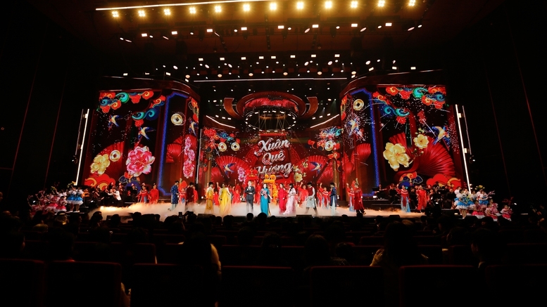 Chủ tịch nước chúc Tết kiều bào, đánh trống khai hội mừng Xuân 3