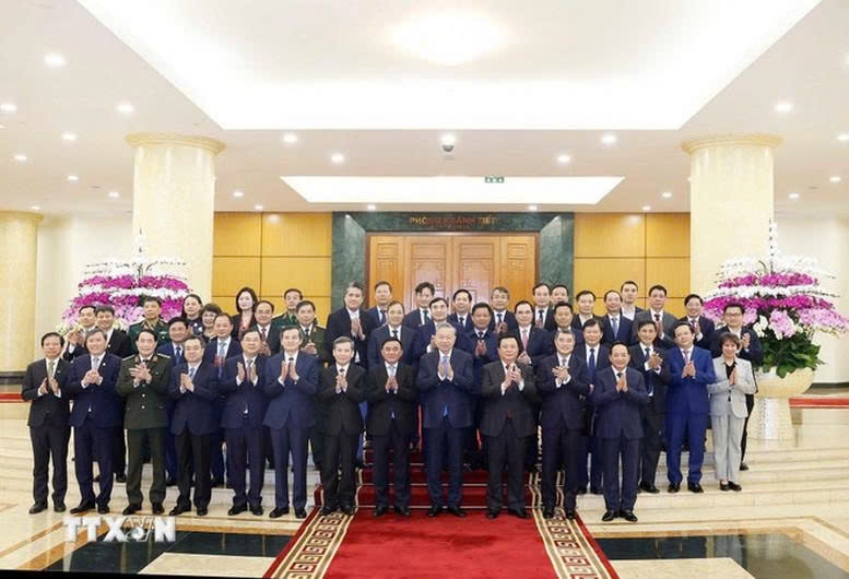 Tổng Bí thư Tô Lâm, các đại biểu và thành viên Hội đồng Lý luận Trung ương nhiệm kỳ 2026-2031 - Ảnh: TTXVN