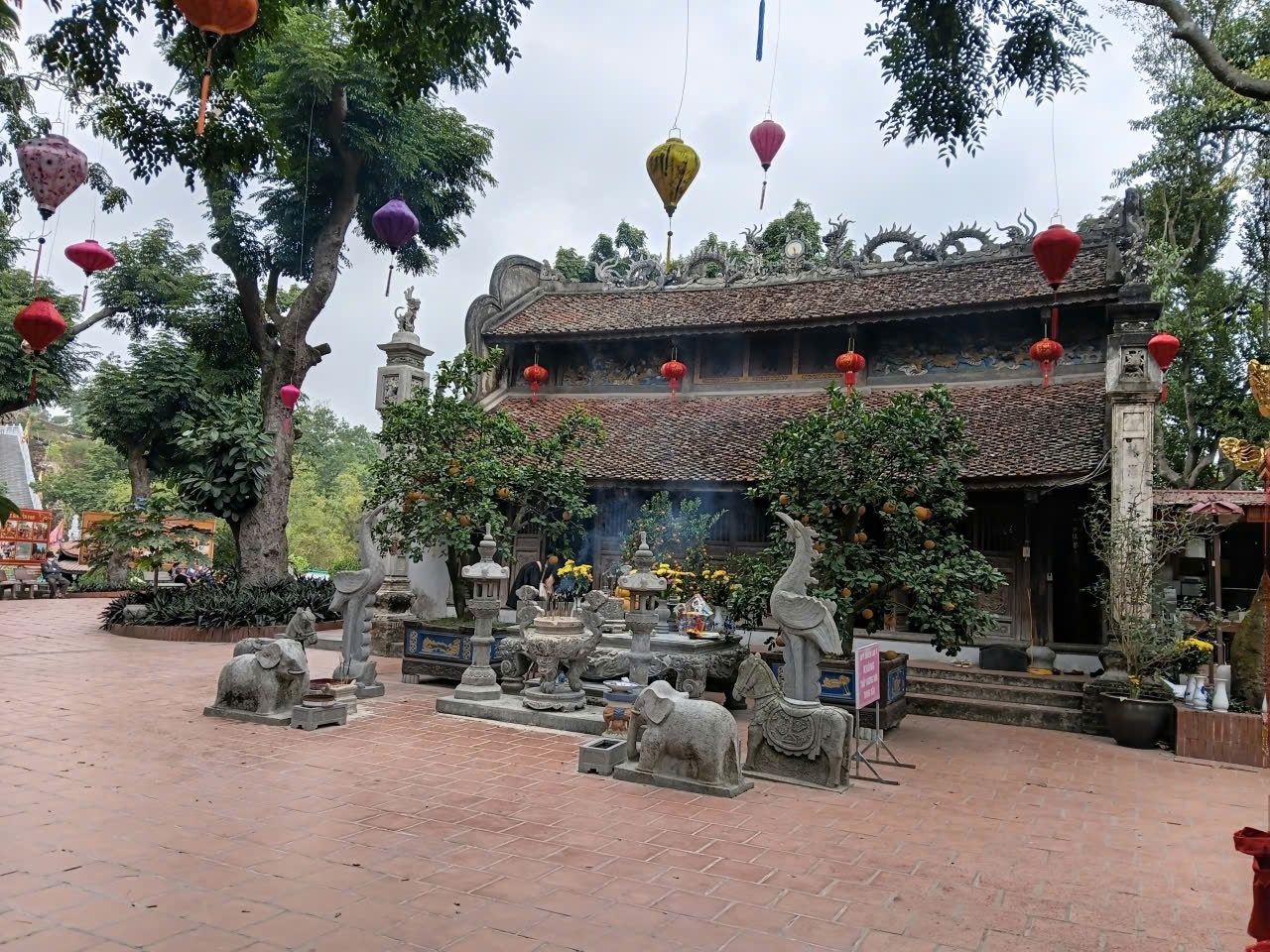 Quang cảnh Đền Cao