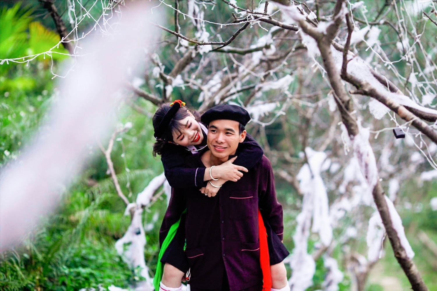 Từ câu hát giao duyên trong lễ hội mùa xuân, nhiều đôi nam nữ hiểu nhau hơn và yêu nhau để rồi nên duyên vợ chồng