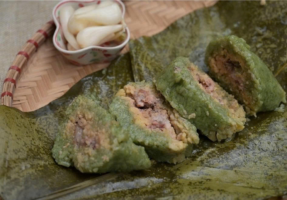 Bánh chưng gù xanh đậm đà hương vị ngày Tết của người Tày