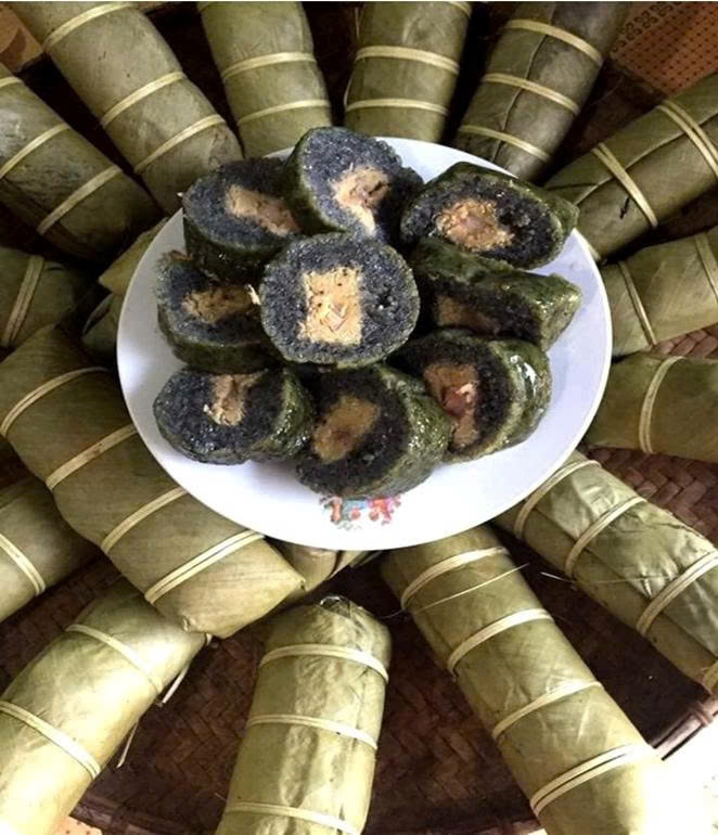Bánh chưng gù đen là đặc sản độc lạ của người Tày