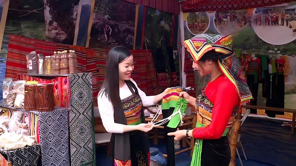 Trang phục truyền thống của phụ nữ Thái được gìn giữ trong đời sống sinh hoạt và các hoạt động văn hóa tại các bản làng miền Tây Thanh Hóa