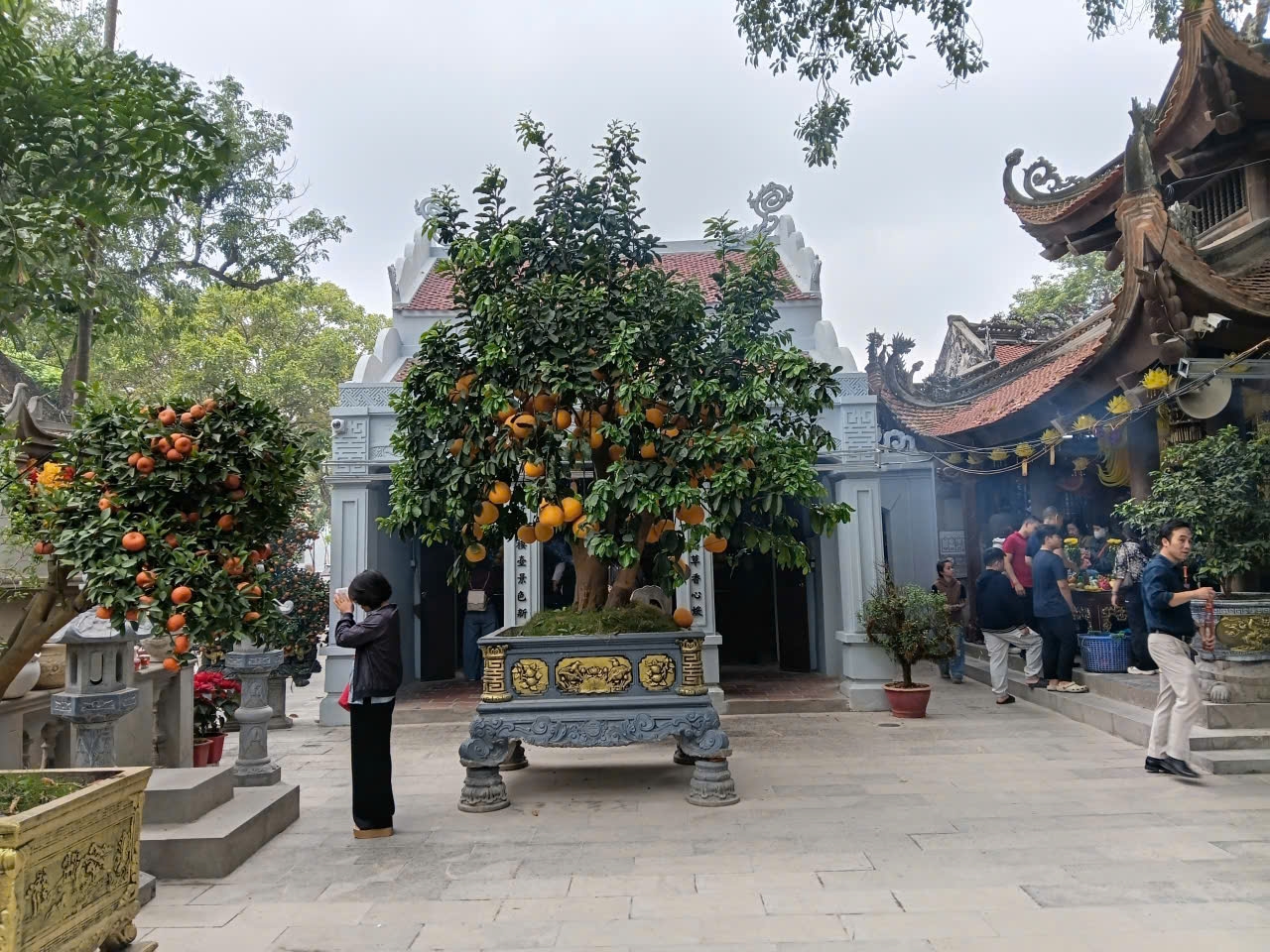 Không gian đền Mẫu (tỉnh Hưng Yên) đẹp, thoáng mát, thanh tịnh