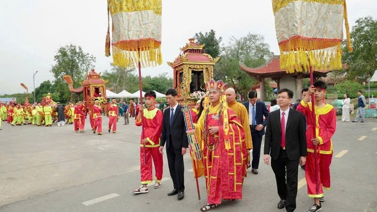 Nghi lễ rước kiệu tại lễ hội chùa Quỳnh Lâm năm 2026.