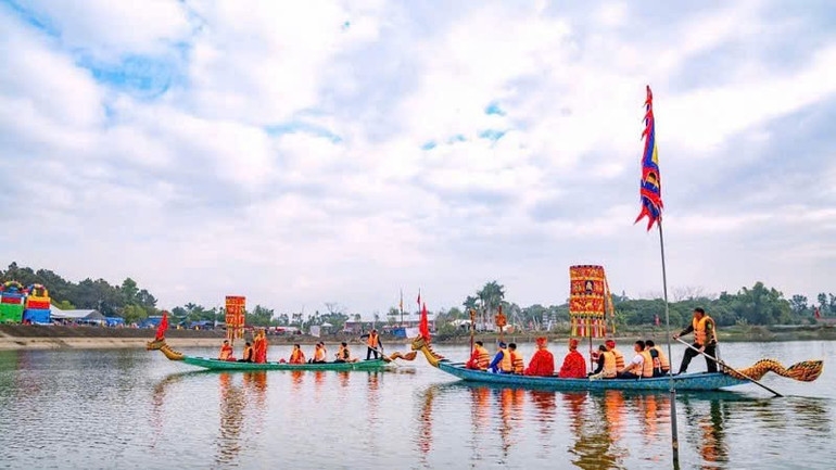 Nghi lễ rước nước tại Hồ Quỳnh.