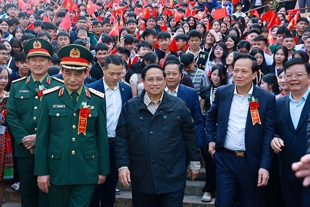 Prime Minister Pham Minh Chinh, Minister of National Defence Phan Van Giang and Minister of Ethnic and Religious Affairs Dao Ngoc Dung attended the groundbreaking ceremony for the project to invest in infrastructure for high schools in the Viet Bac mountainous region and pre-university schools under the Ministry of Ethnic and Religious Affairs.