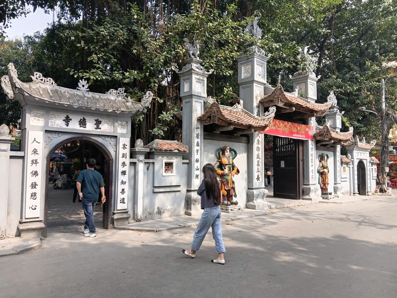 Cổng chính chùa Hà (phường Nghĩa Đô, TP. Hà Nội)