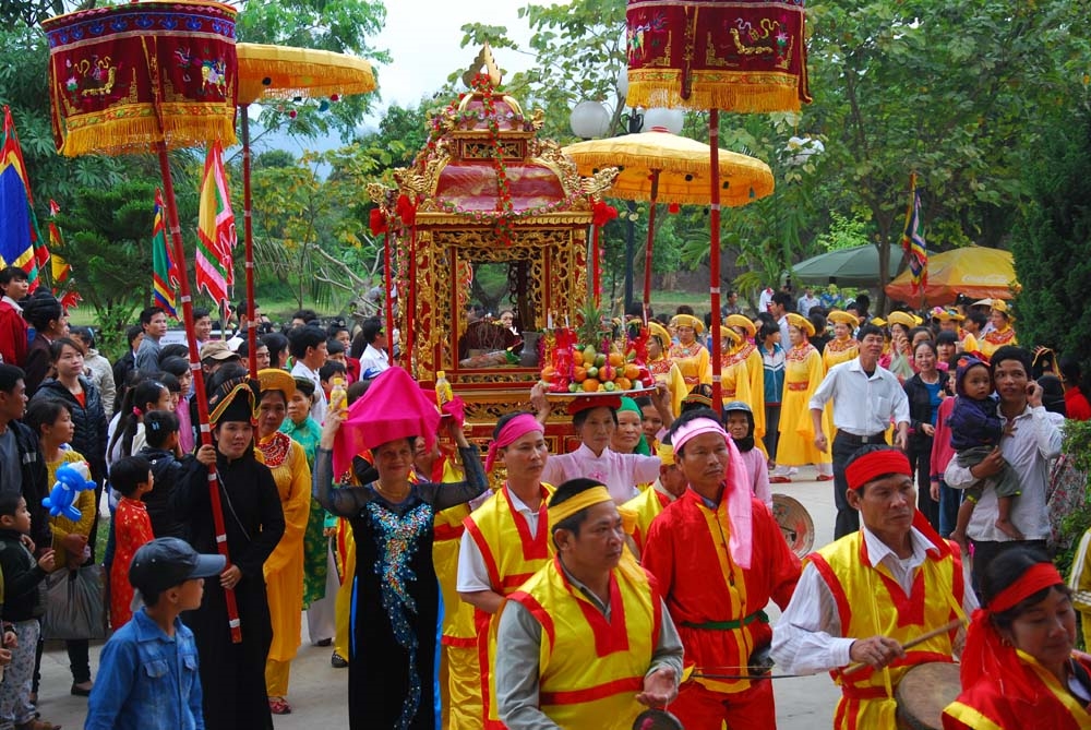 Tín ngưỡng dân gian đóng vai trò quan trọng trong các lễ hội cổ truyền Việt Nam