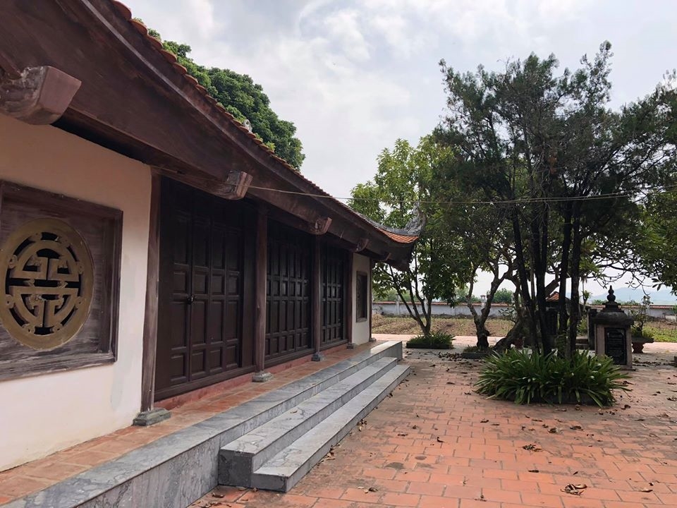 Khu tưởng niệm nhà thơ nổi tiếng Tản Đà được xây dựng khang trang tại Làng Khê Thượng (nay thuộc xã Bất Bạt, TP. Hà Nội)