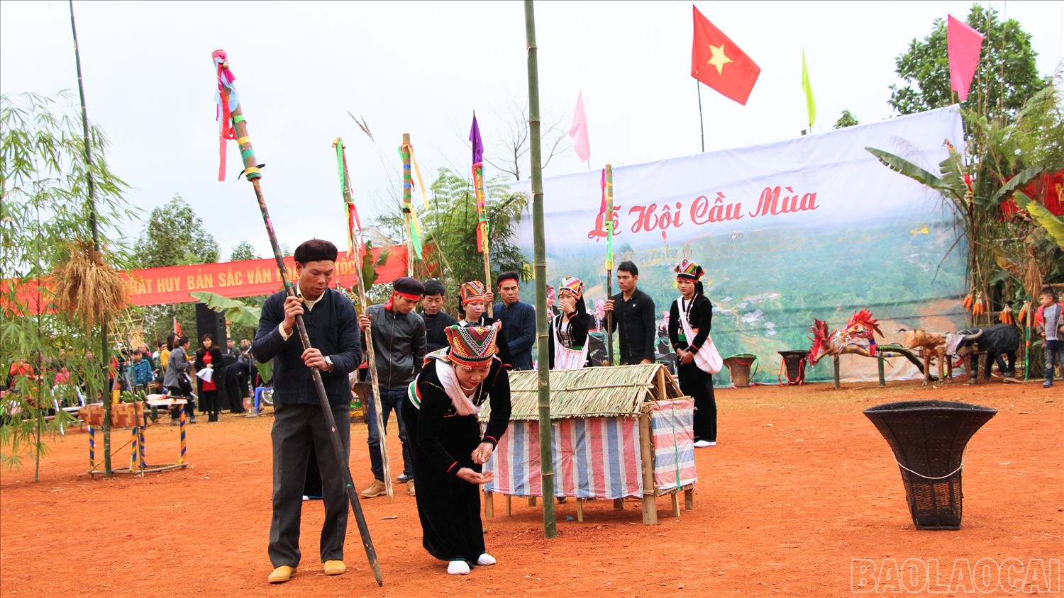 Nghi thức chọc lỗ tra hạt
