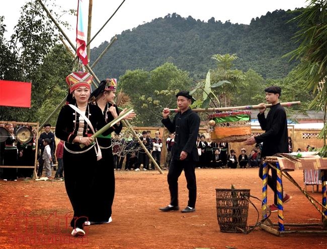 Hát mừng mẹ lúa về nhà.