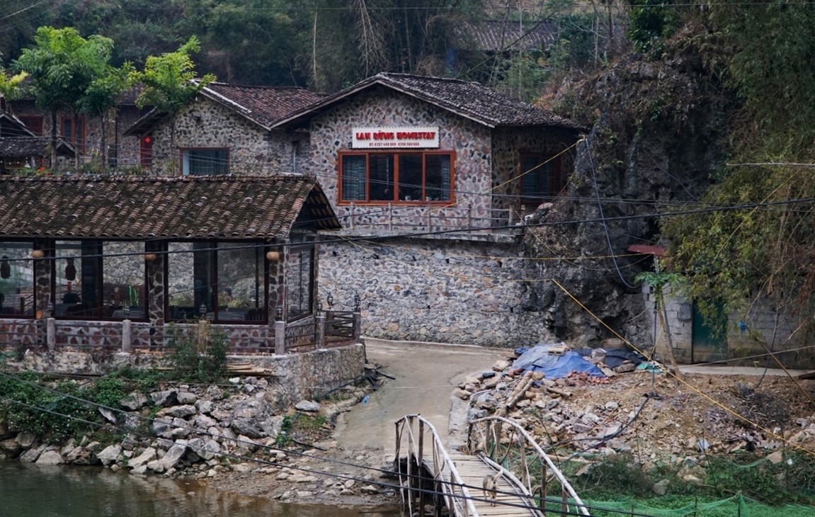 Làng đá Khuổi Ky được hình thành trong khoảng thời gian 1594 - 1677 khi nhà Mạc lên Cao Bằng xây dựng thành quách để bảo vệ đất nước