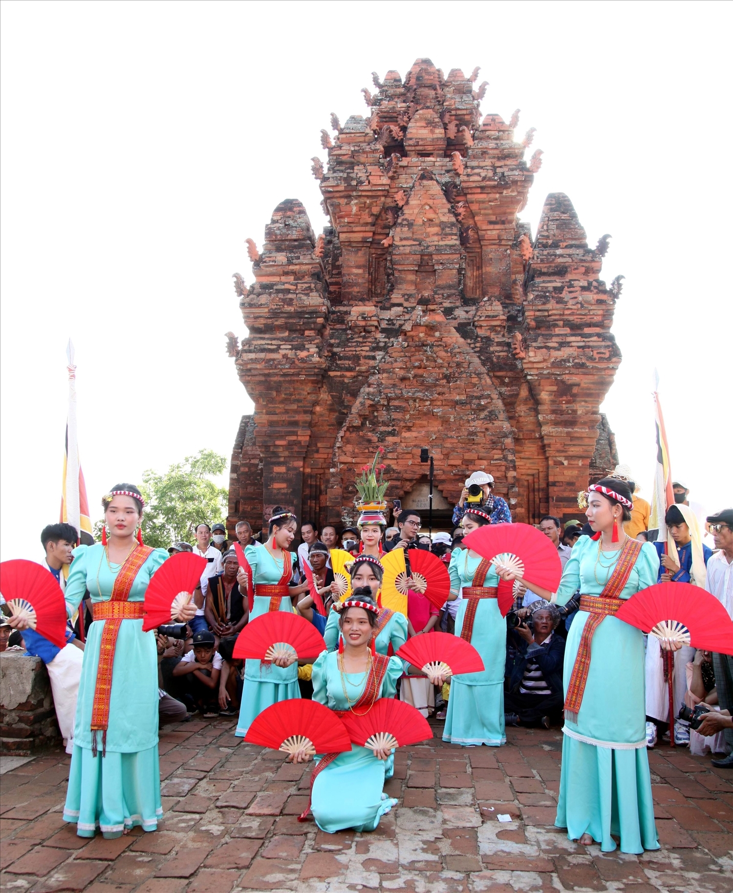 Bảo tồn, phát huy giá trị di sản văn hóa đồng bào dân tộc Chăm trên địa bàn tỉnh Khánh Hoà bảo đảm phát triển bền vững