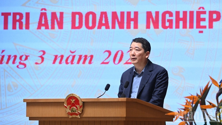 Lãnh đạo Bộ Tài chính báo cáo tại hội nghị. (Ảnh: Trần Hải)