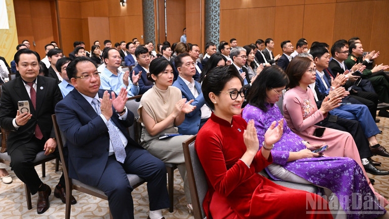 Đại diện lãnh đạo các doanh nghiệp tham dự hội nghị. (Ảnh: Trần Hải)