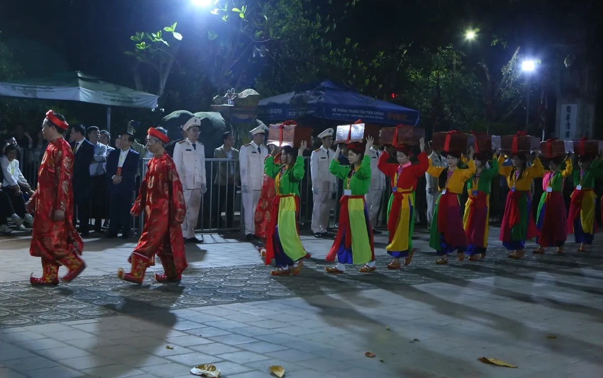 Nghi thức rước tráp giấy ấn tại Đền Thiên Trường