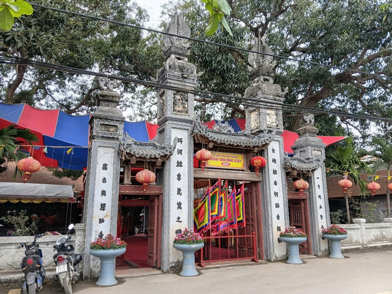 Không chỉ là nơi thờ tự linh thiêng, đình còn là không gian lưu giữ những giá trị văn hóa truyền thống đặc sắc, gắn liền với lịch sử dựng nước và giữ nước của dân tộc