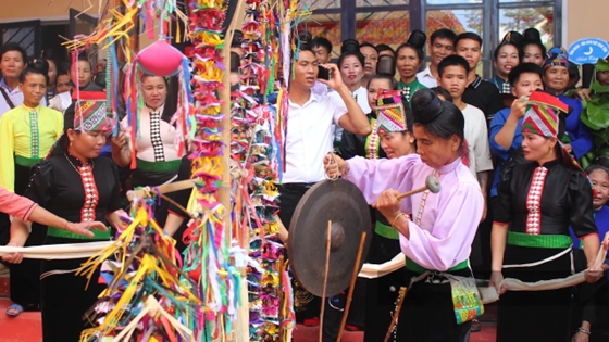 The Xang Bosk tree is indispensable in the Pang A festival