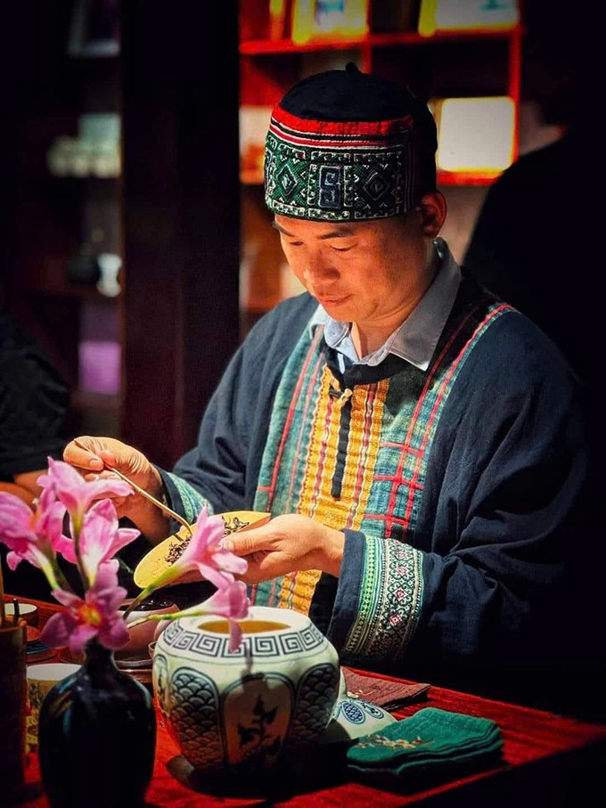 Anh A Việt kiểm tra chất lượng chè Shan tuyết xuất khẩu sang Pháp